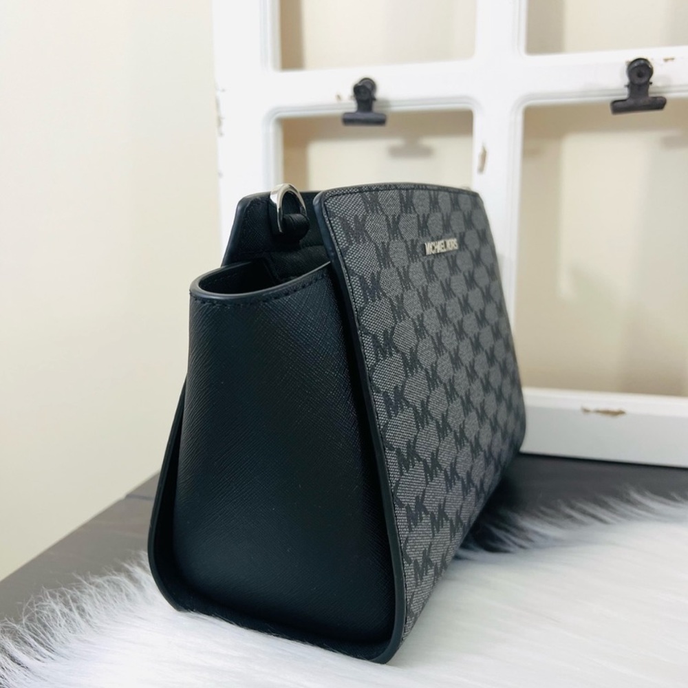 Michael Kors Selma Medium Messenger Crossbody Bag - Picture 4 of 14